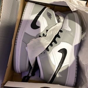 Jordan Mid Light Smoke Grey